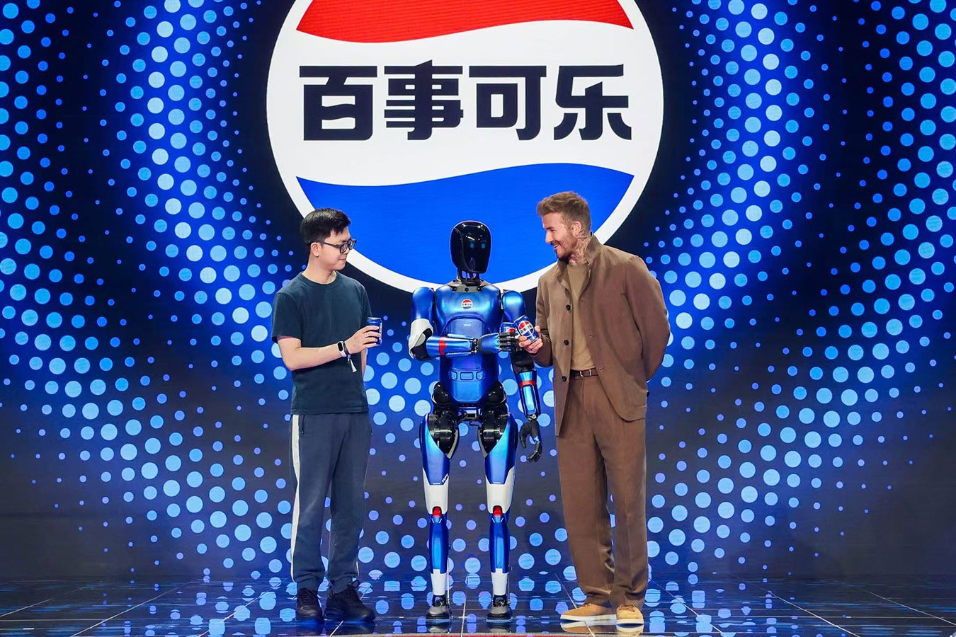 28圈机器人携手百事中国共创“百事蓝宝” 共燃渴望新章
